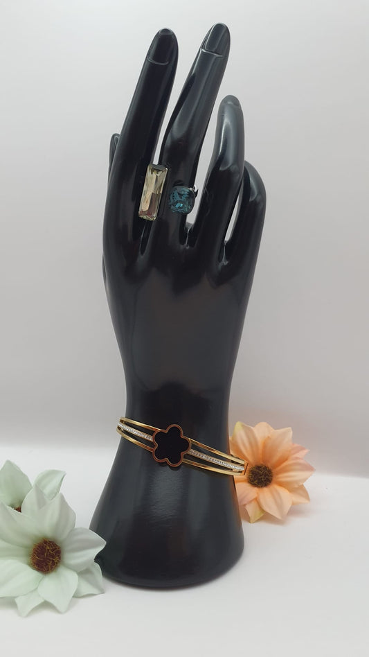 Elegant Black Flower Head with Diamond Bracelet