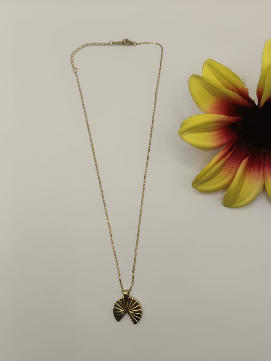 GalsFolks VividVerve Golden Unique Pendant and Neck Chain - Timeless Glamour