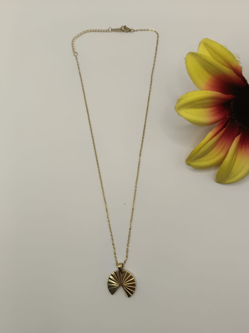 GalsFolks VividVerve Golden Unique Pendant and Neck Chain - Timeless Glamour